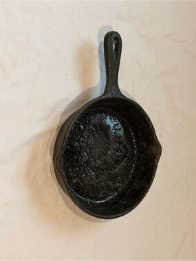 OLD MOUNTAIN CAST IRON MINI SKILLET FRYING PAN